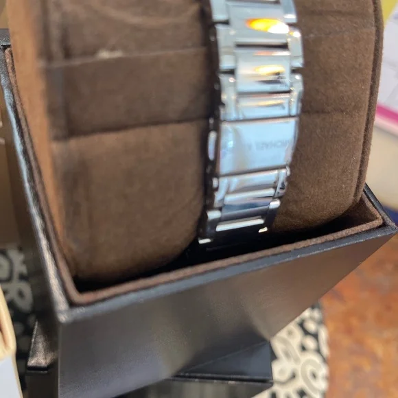 Watch - Picture 5 of 8